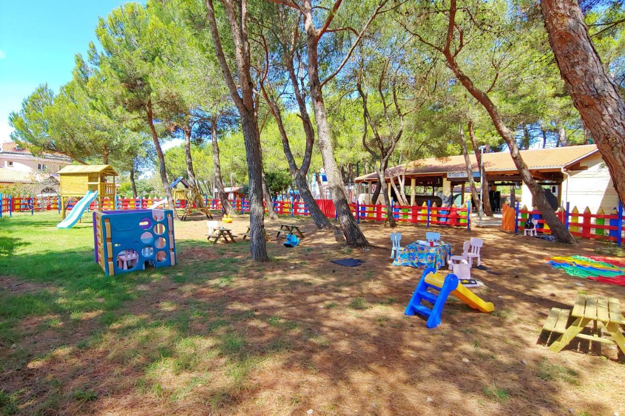 Happy Camp Mobile Homes In Centro Vacanze Bi Village Fazana Ngoại thất bức ảnh